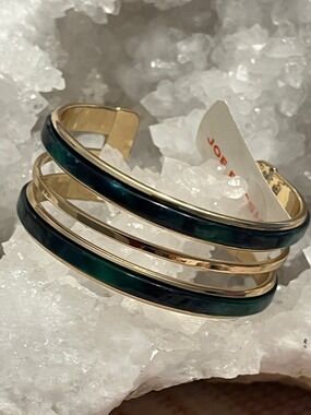 😍CLEARANCE  - JOE FRESH Goldtone Green Cuff Bracelet B75